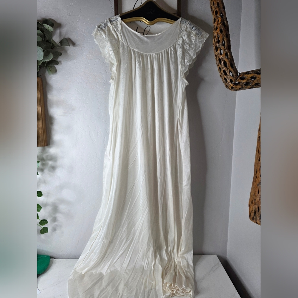 Shadowline‎ Lace Cap Elegant Ivory Nylon Nightgown Size Small - Picture 3 of 7